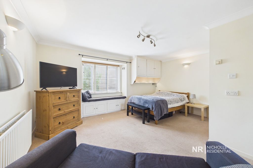 Property photo 2 of 11 Studio Room