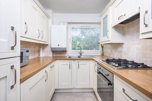 Property photo 2 of 8 Kitchen