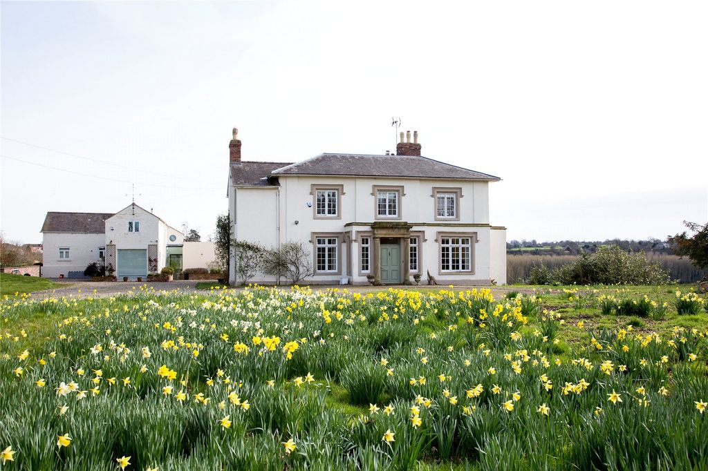Property photo 2 of 18 The Brow