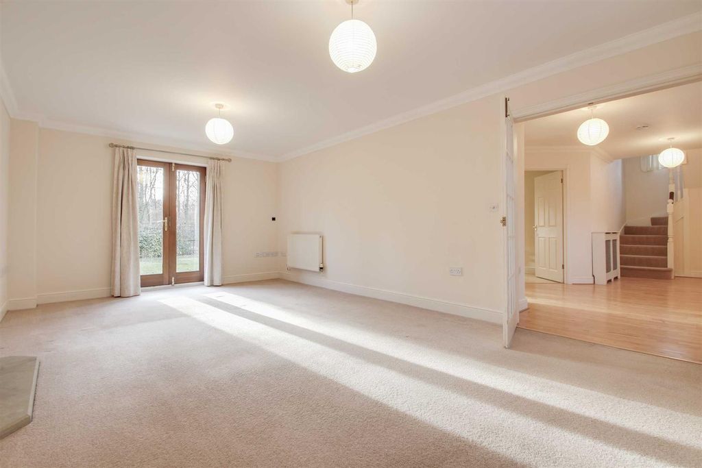 Property photo 3 of 27