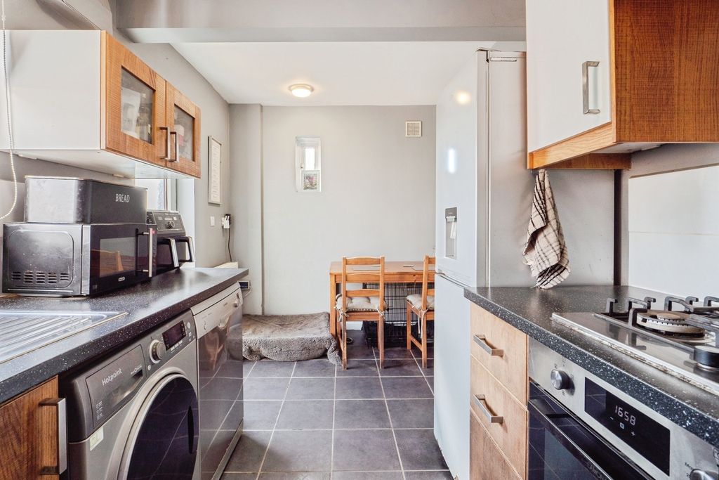 Property photo 3 of 16 Pbox-Img.Jpg