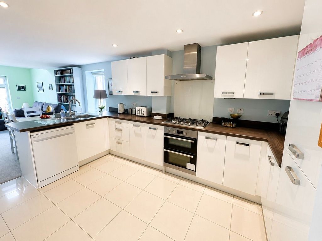 Property photo 2 of 25