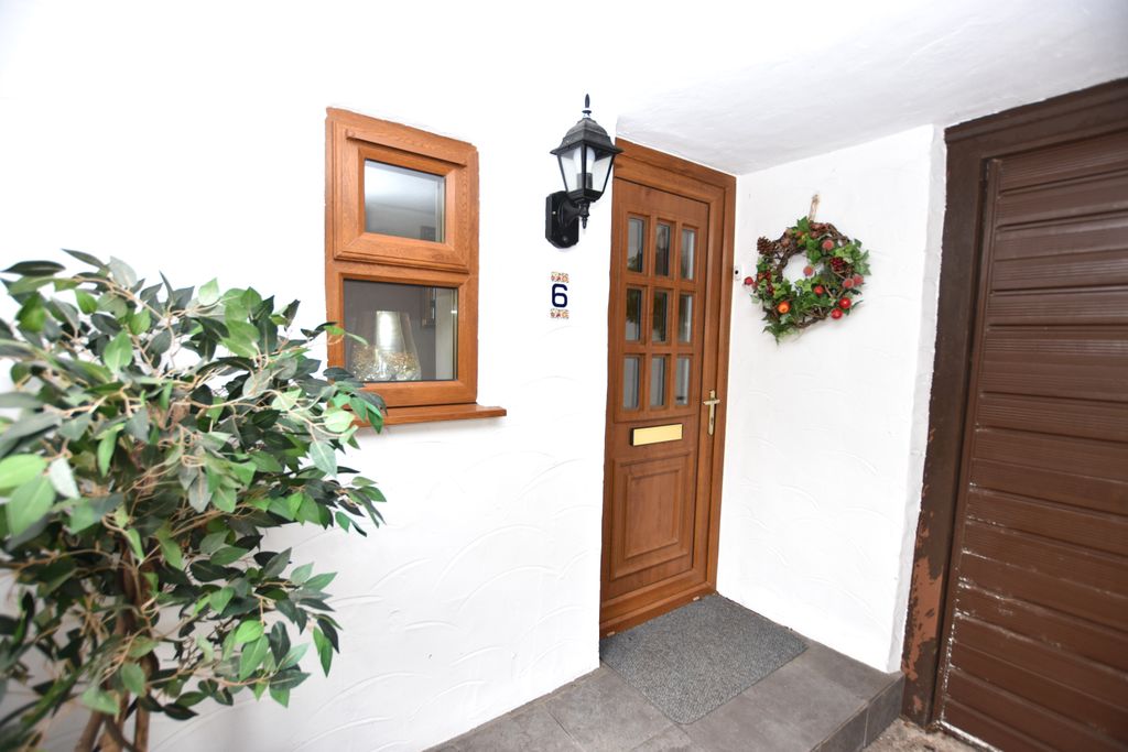Property photo 2 of 22
