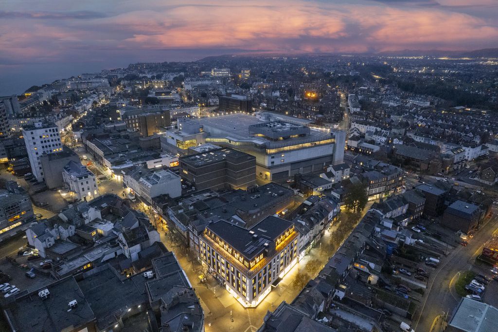 Property photo 1 of 10 Exterior