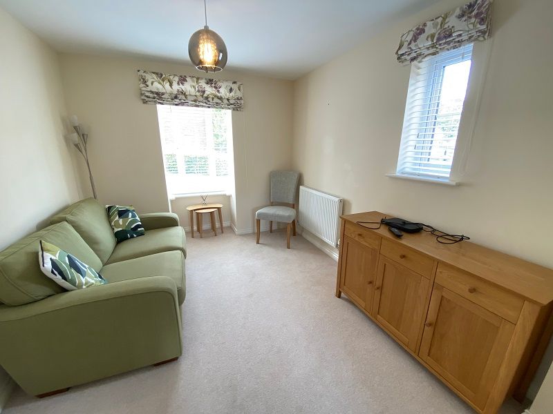 Property photo 3 of 10 Lounge