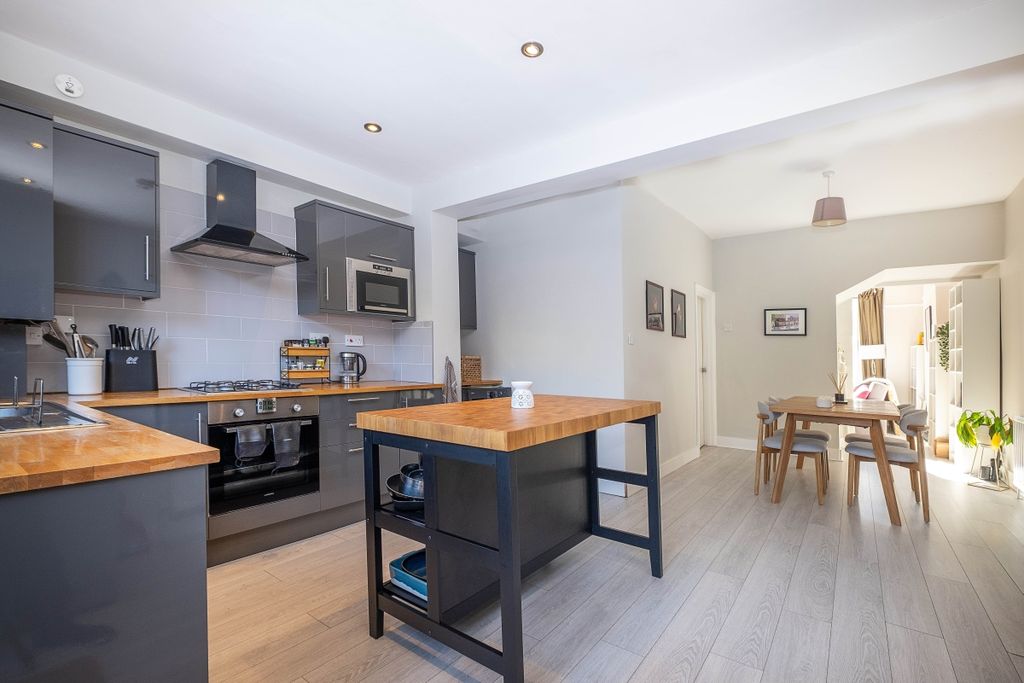 Property photo 1 of 17 23-Aldren-Road-00...