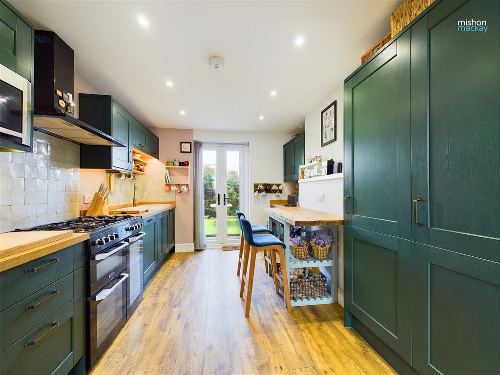 Property photo 1 of 11 Kitchen