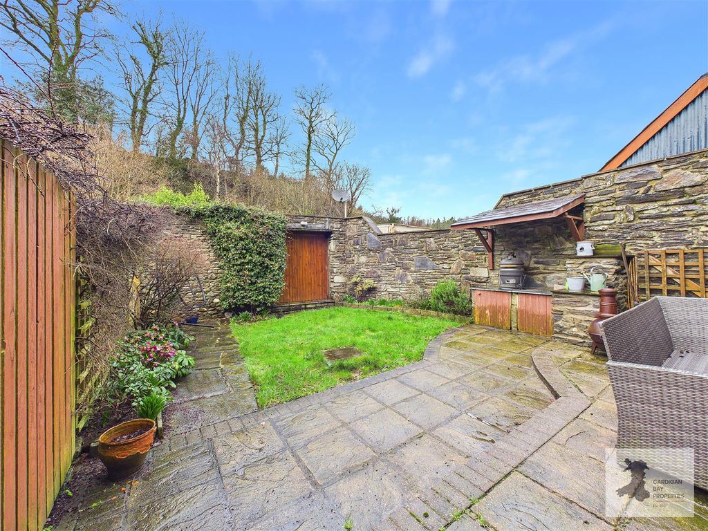 Property photo 2 of 34 Garden