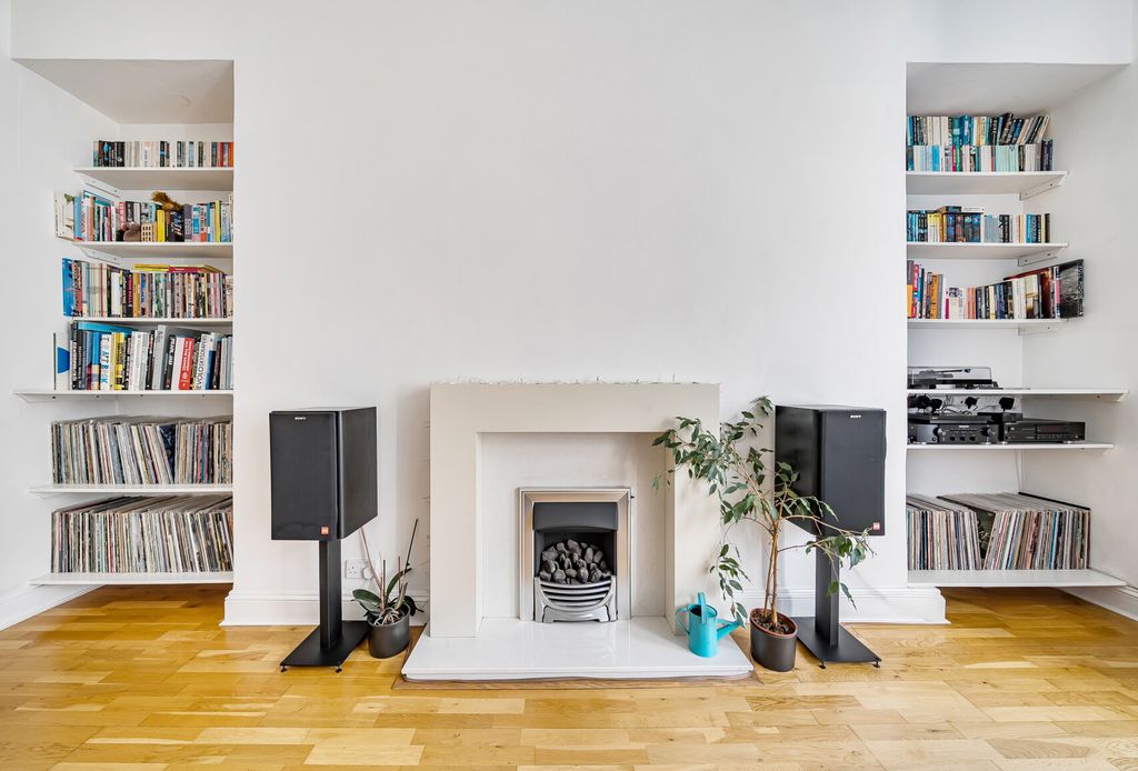 Property photo 3 of 12 Feature