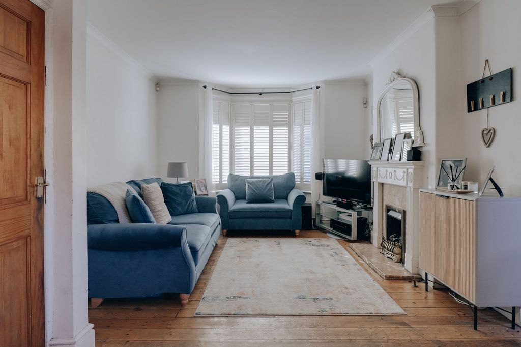 Property photo 1 of 10 Living Room