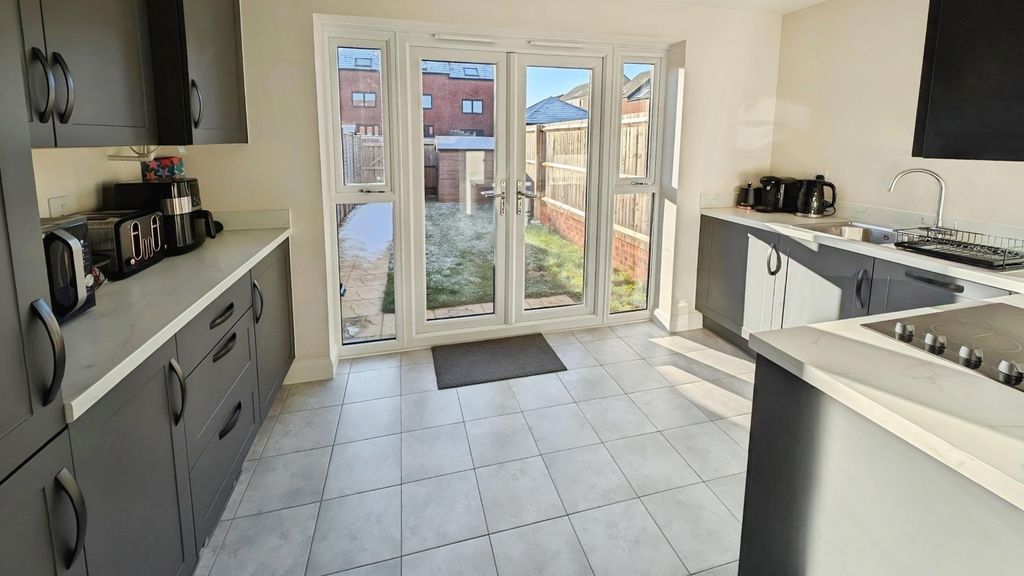 Property photo 3 of 13 Pbox-Img.Jpg