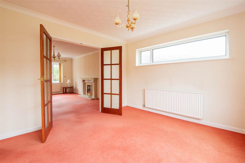Property photo 3 of 21 Dining Room