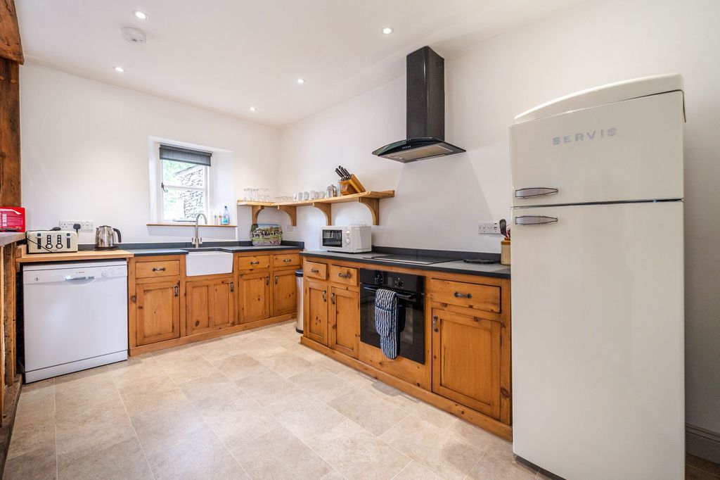 Property photo 3 of 31