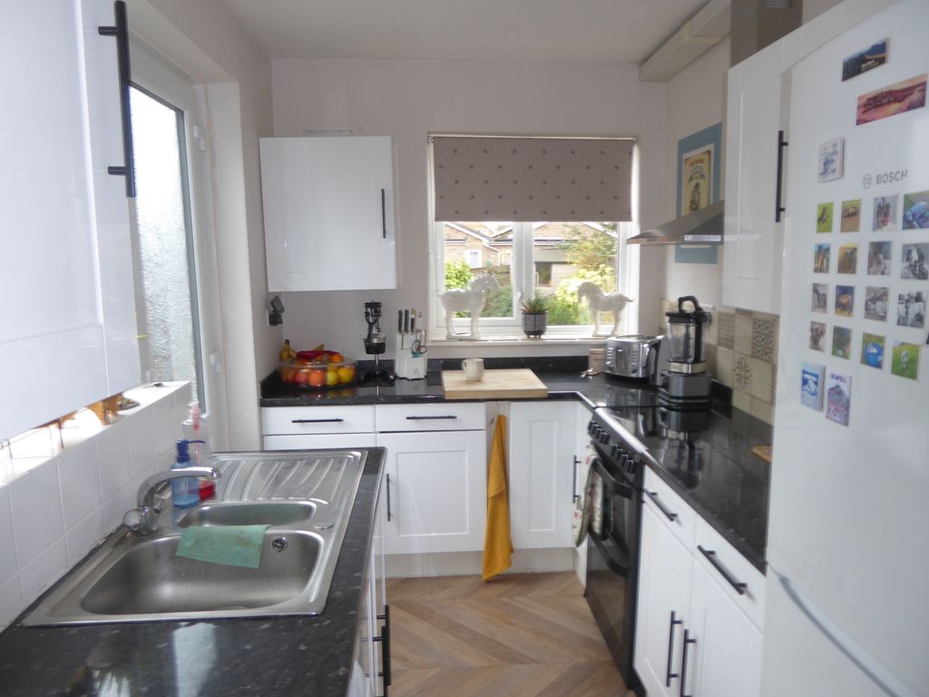 Property photo 3 of 12 Kitchen