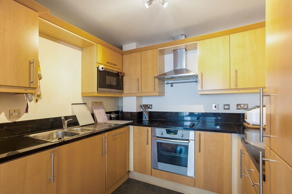 Property photo 3 of 15 Kitchen (2)