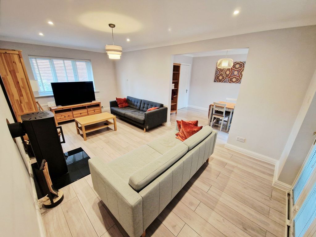 Property photo 3 of 35