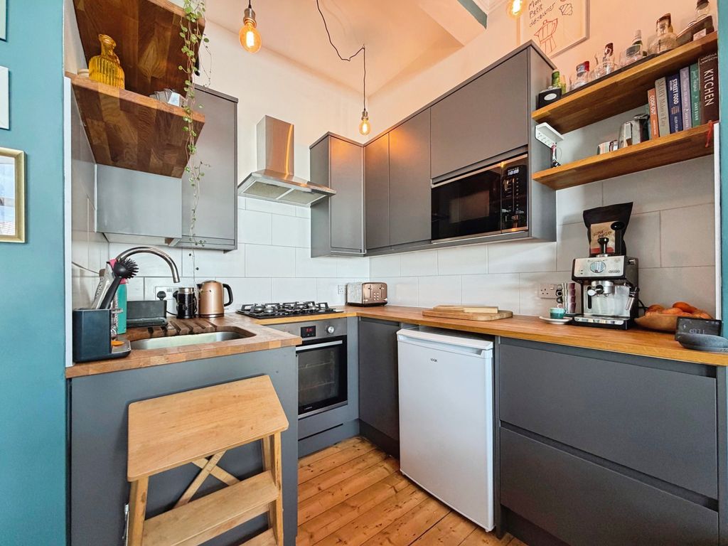 Property photo 3 of 12 Kitchen