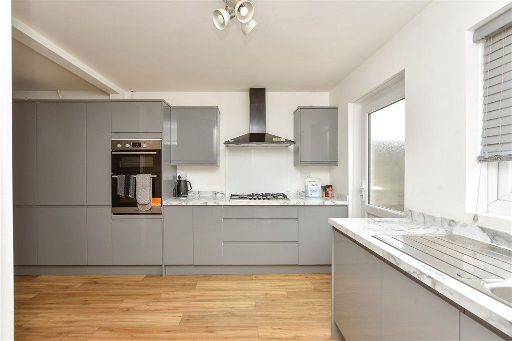 Property photo 3 of 12 Kitchen