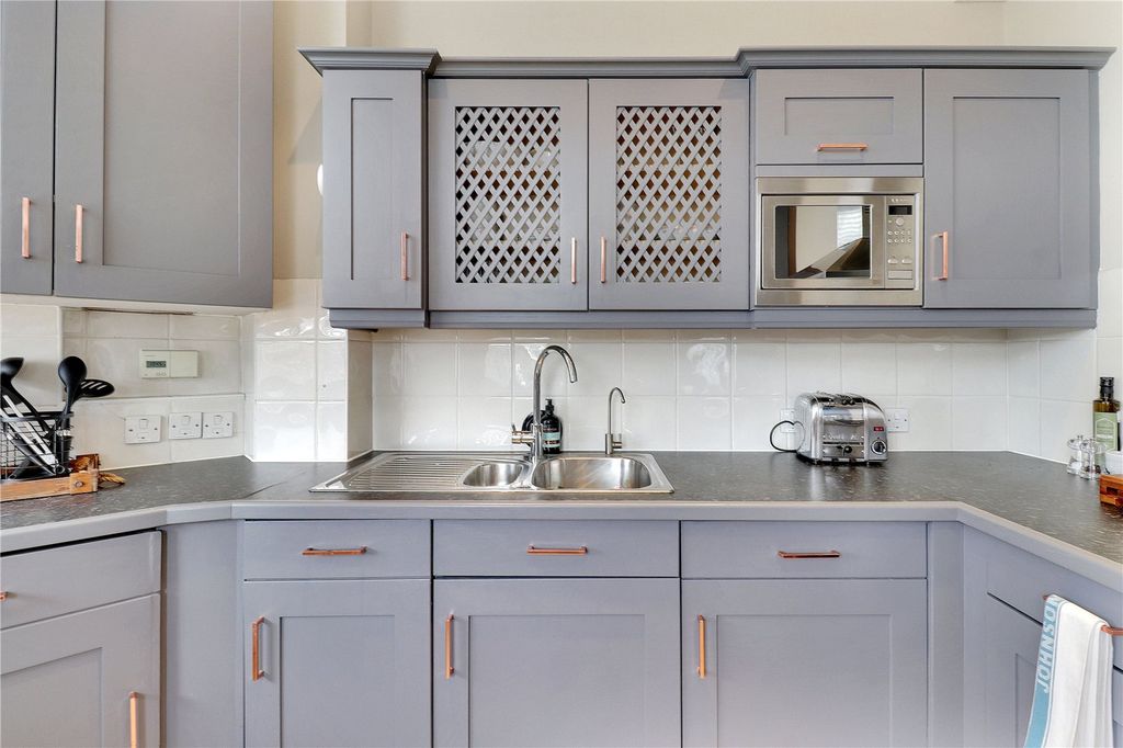 Property photo 2 of 12 Kitchen