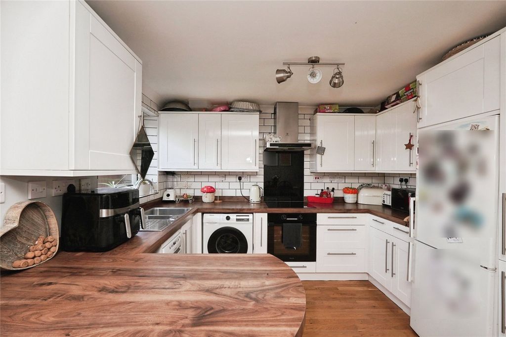 Property photo 2 of 17 Picture No. 20