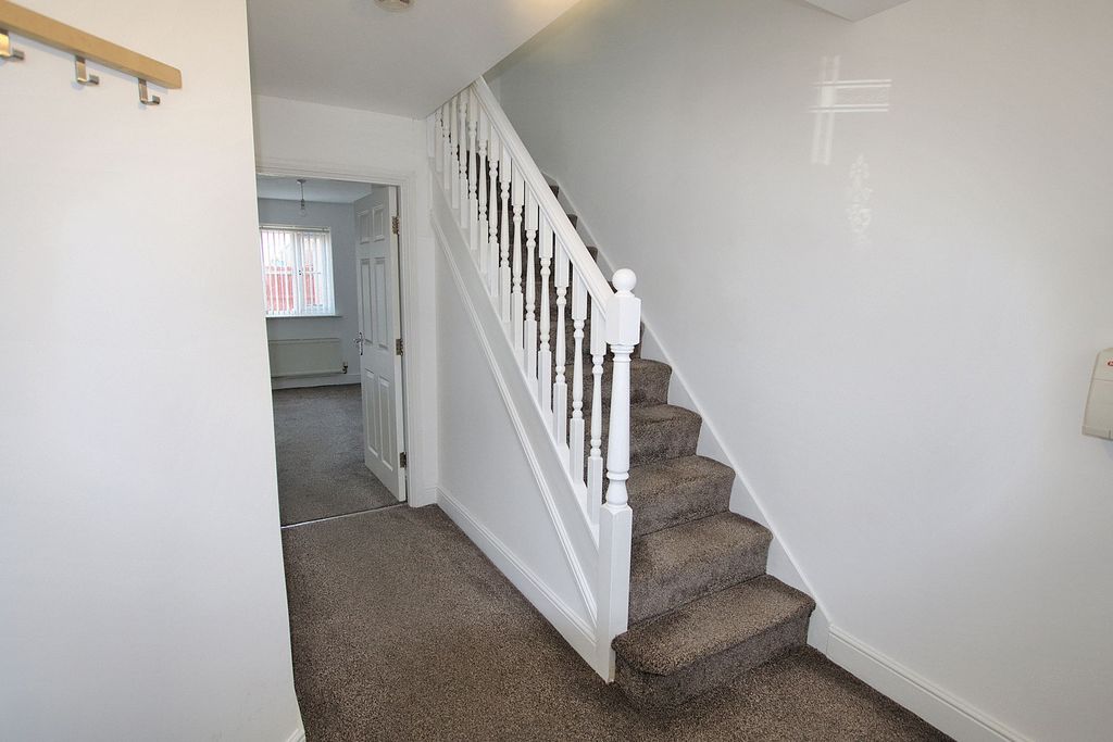 Property photo 2 of 27