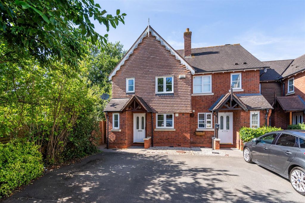 Property photo 1 of 12 27 Shelfield Close, Hockley Heath_13.Jpg