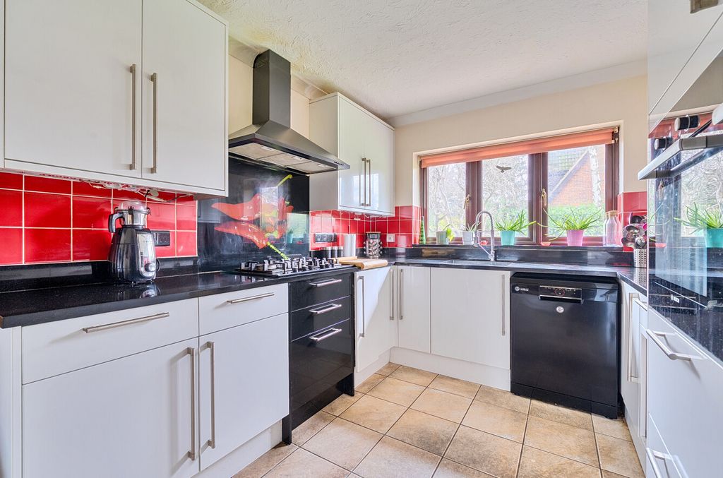 Property photo 2 of 22 1384332-13-6936F6...