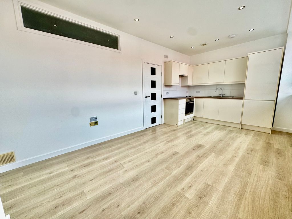 Property photo 1 of 8 Image