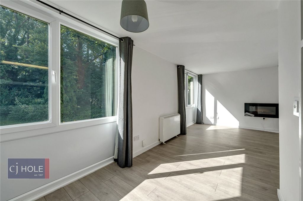 Property photo 3 of 16 Picture No. 32