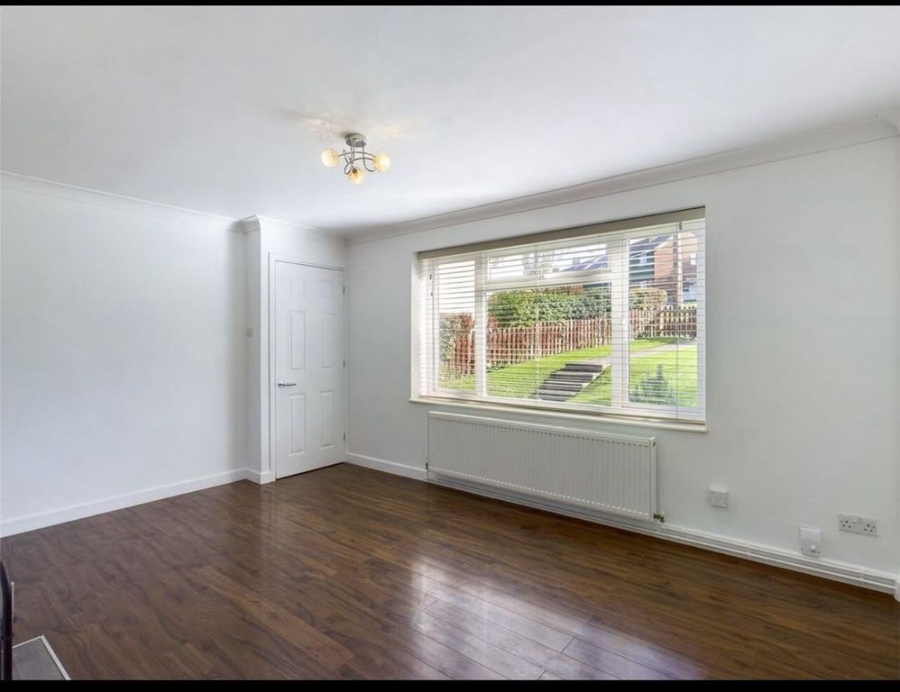 Property photo 3 of 10 Living Room
