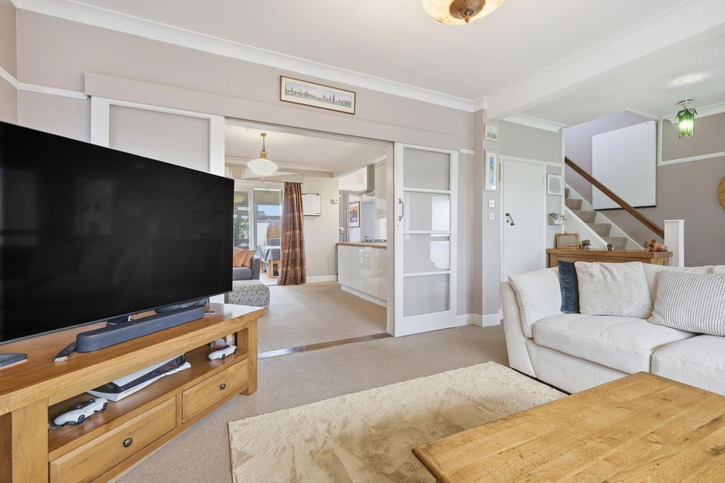 Property photo 3 of 31