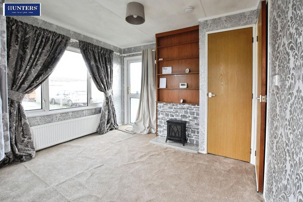 Property photo 3 of 11 Lounge