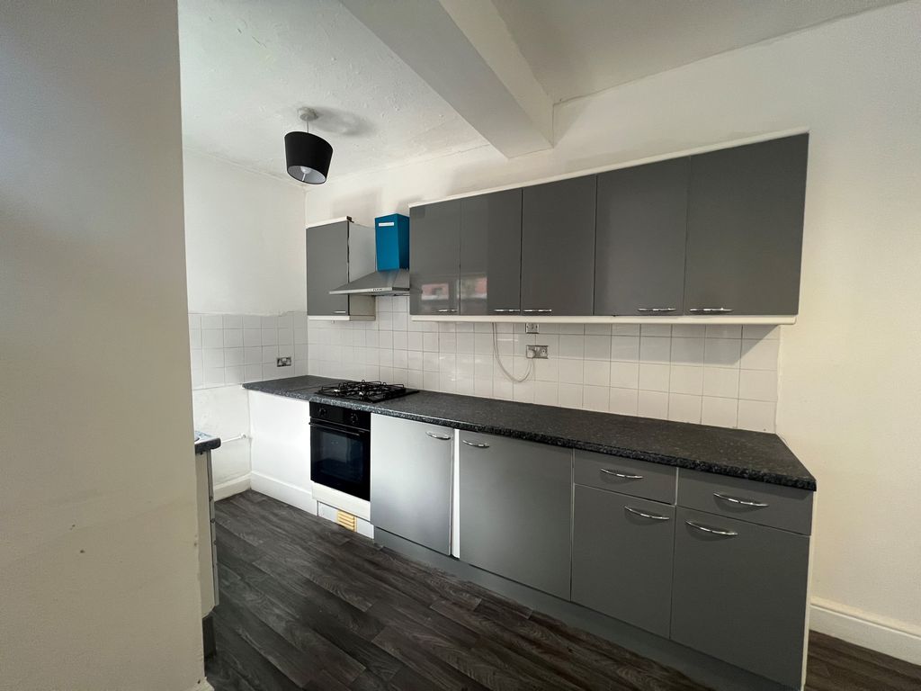 Property photo 2 of 10 Kitchen