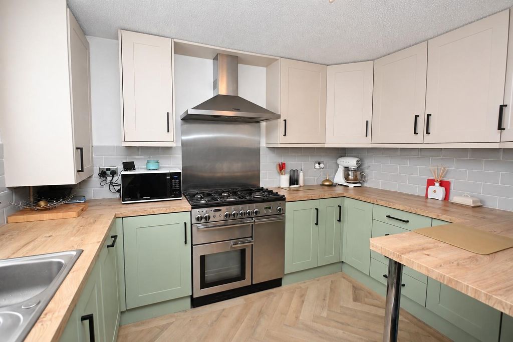Property photo 2 of 15 Kitchen