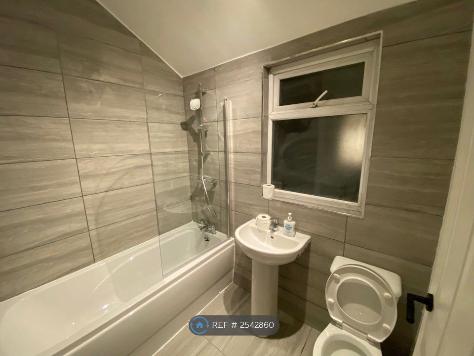 Property photo 2 of 34