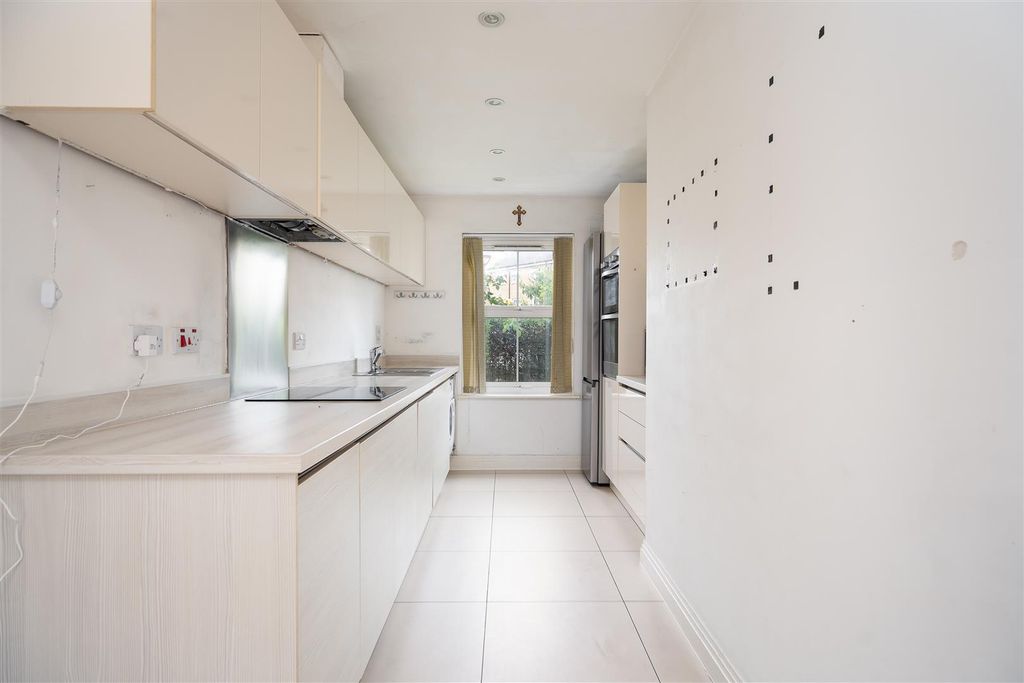 Property photo 2 of 17 Kitchen