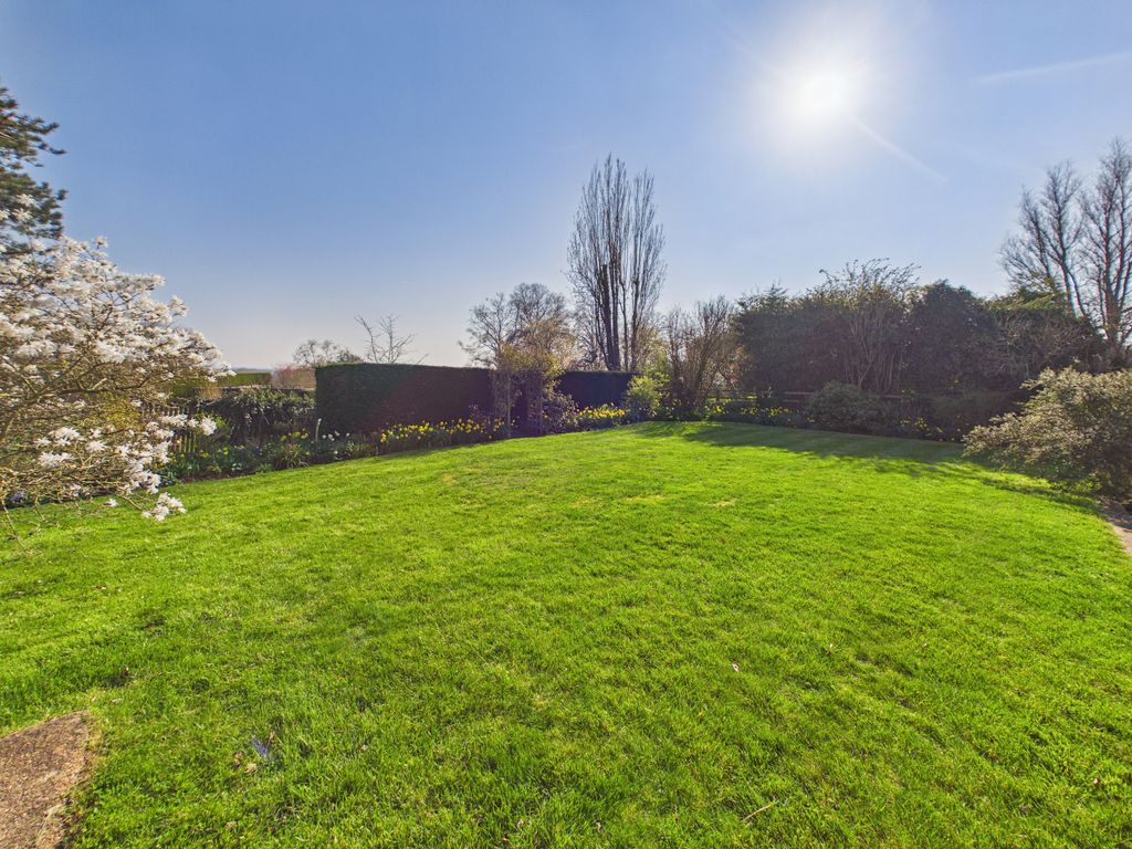 Property photo 3 of 28 Cam02536G0-Pr0076-Still023