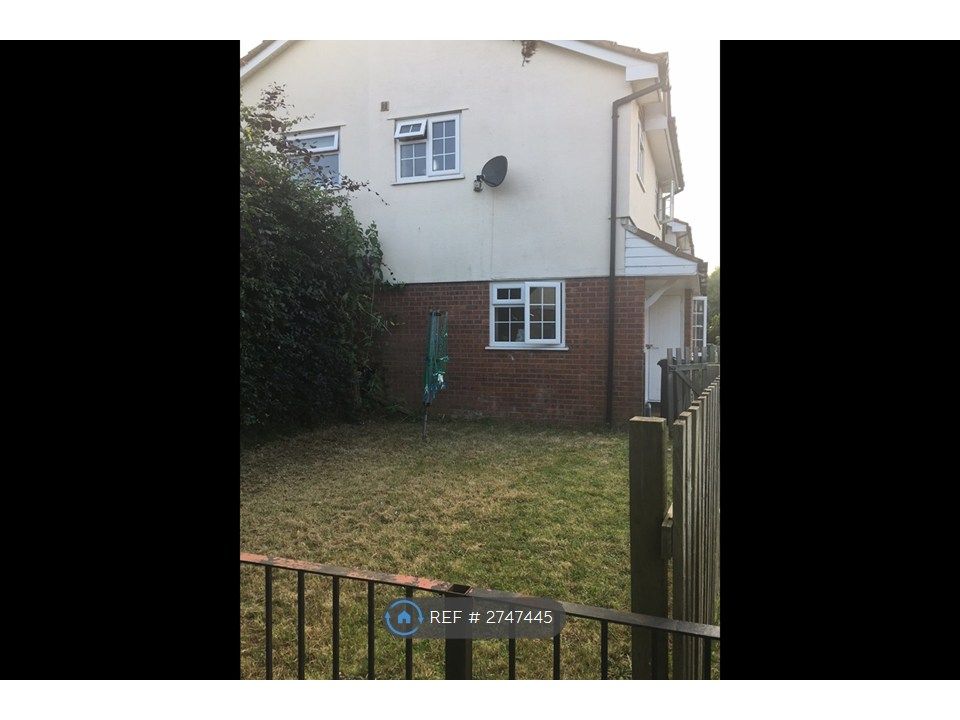 Property photo 2 of 12 Side Of House / Garden