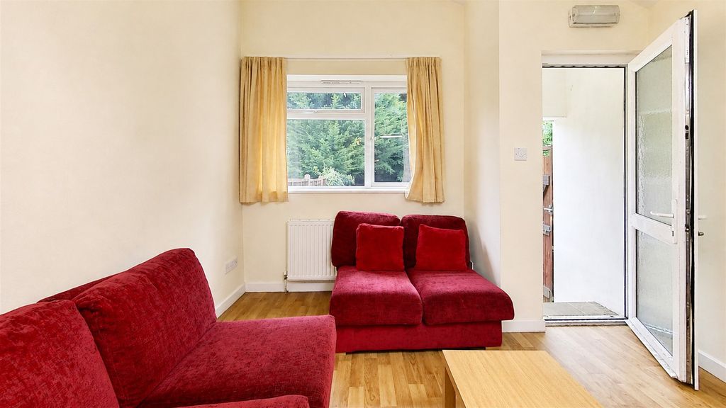 Property photo 3 of 13 6-Harrow-Road-Living