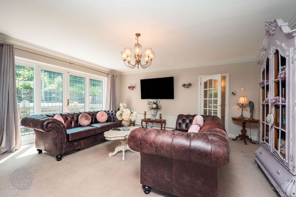 Property photo 2 of 42