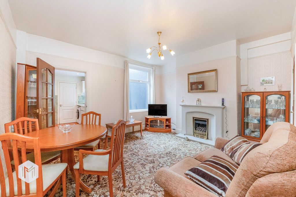Property photo 2 of 31