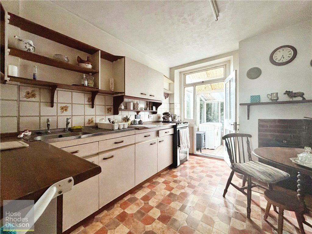 Property photo 2 of 10 Kitchen
