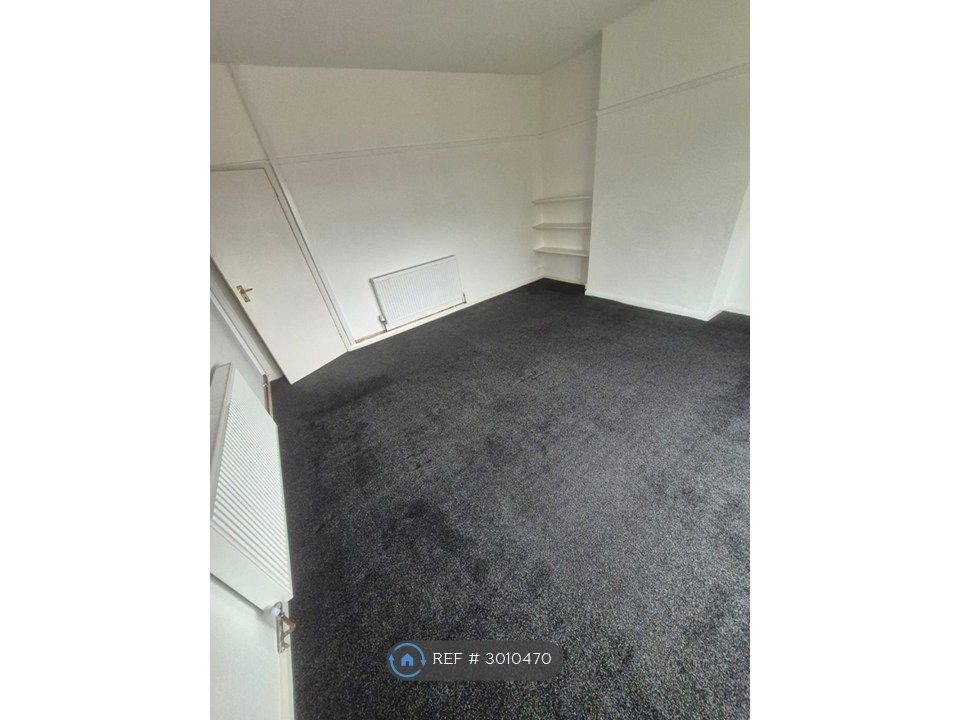 Property photo 3 of 11 Lounge