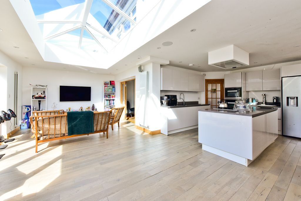 Property photo 3 of 20 Photograph 16