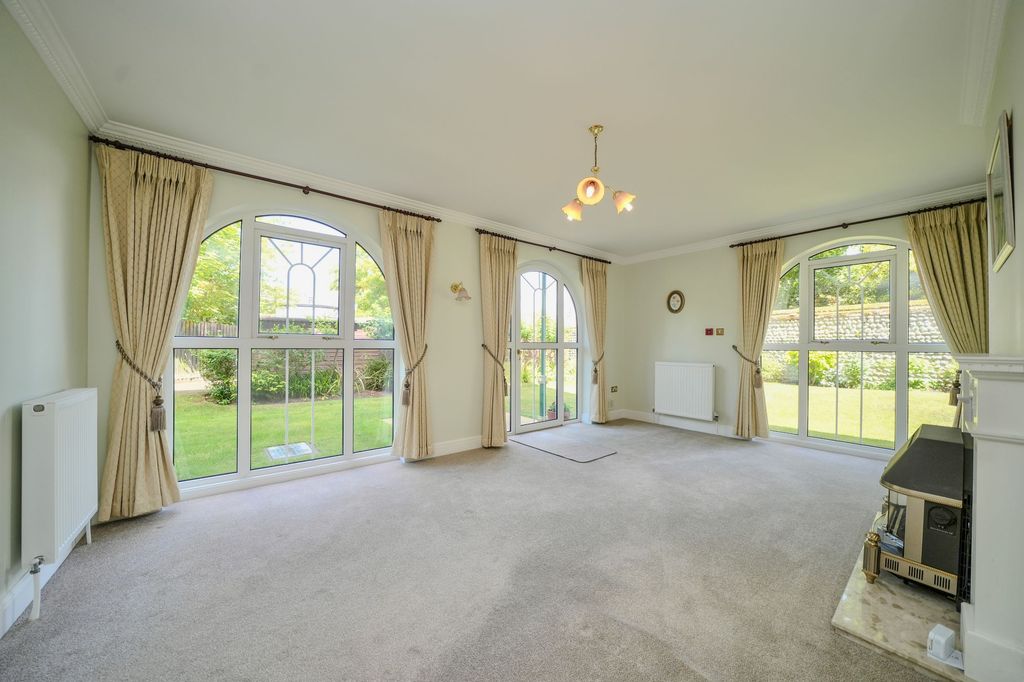 Property photo 3 of 29