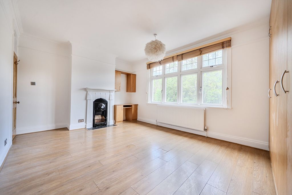 Property photo 2 of 16 1463998-11-6A05Ae...