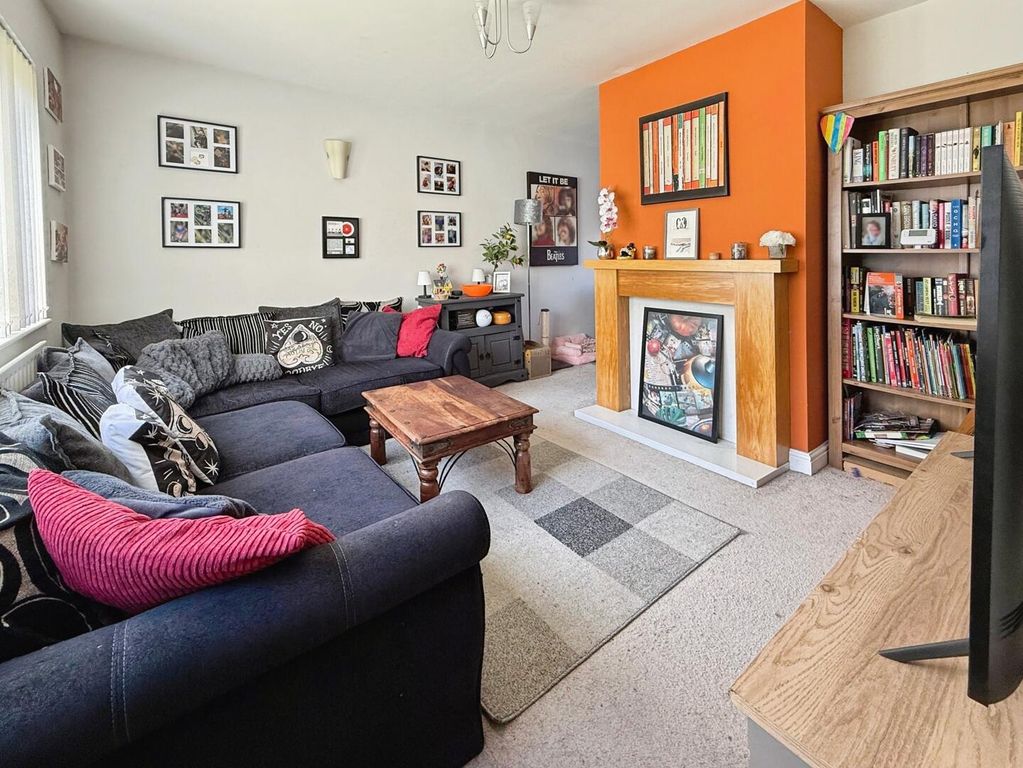 Property photo 2 of 17 Living Room