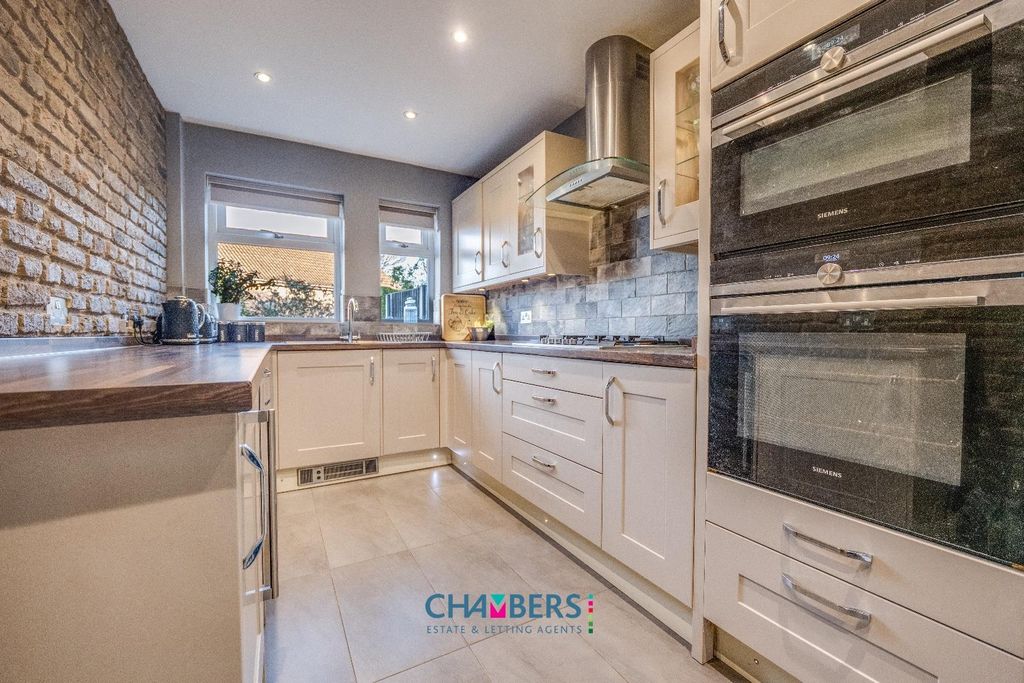 Property photo 3 of 29 Kitchen