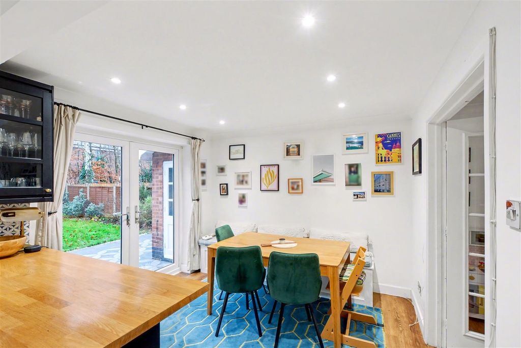 Additional image 8 of 3 bed property for saleThe Cloisters, Nottingham NG9