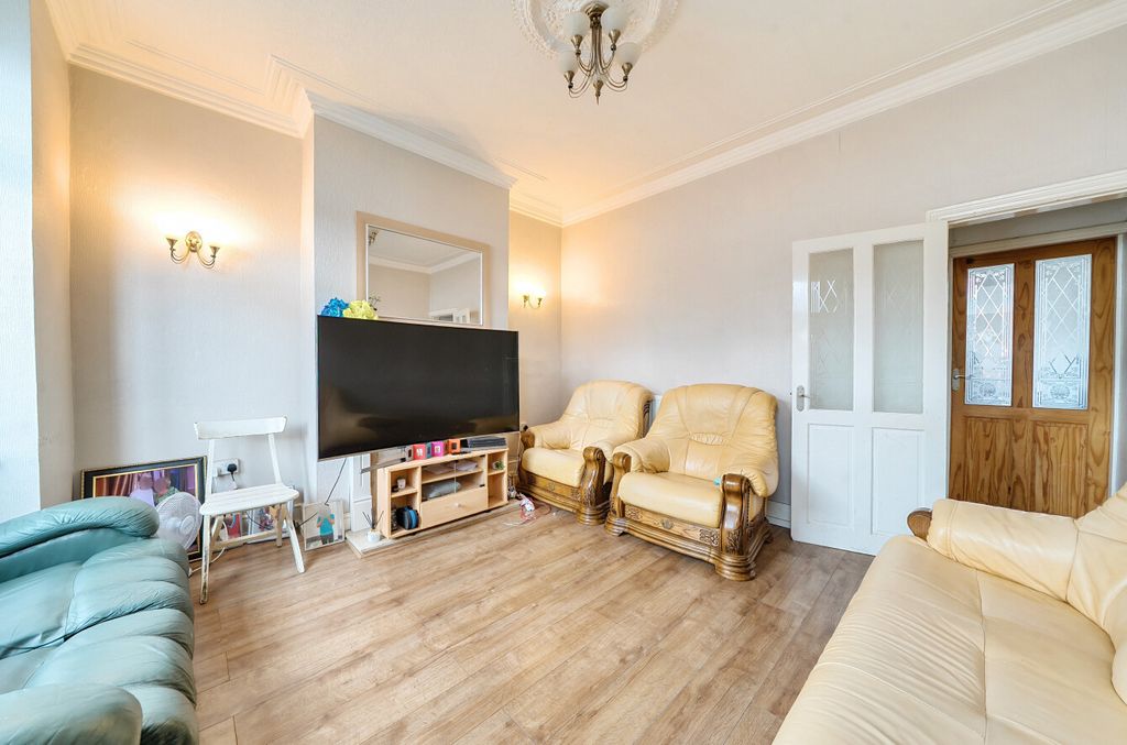 Property photo 2 of 9 1336319-11-689dc7...